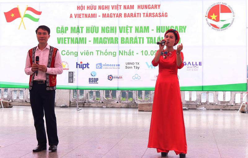 越匈友好见面会在河内举行