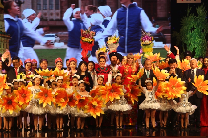 俄罗斯十月革命100周年艺术交流晚会举行