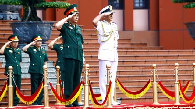 印度参谋长委员会主席苏尼尔•兰巴对越南进行正式友好访问