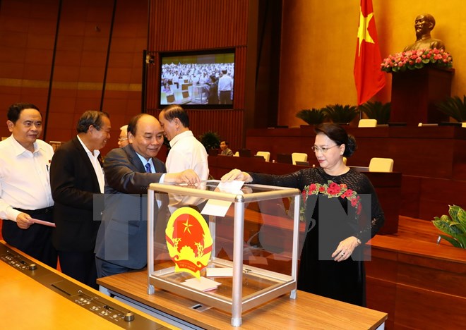 国会投票任命两名政府成员