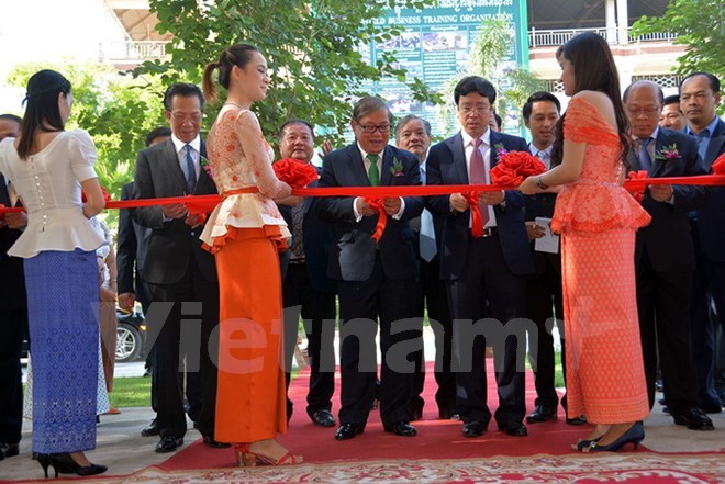 柬埔寨政府接收越南政府援建的广播发射台