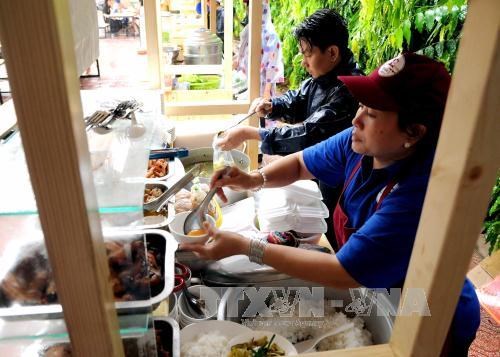 胡志明市第二条摊贩街正式投入运营