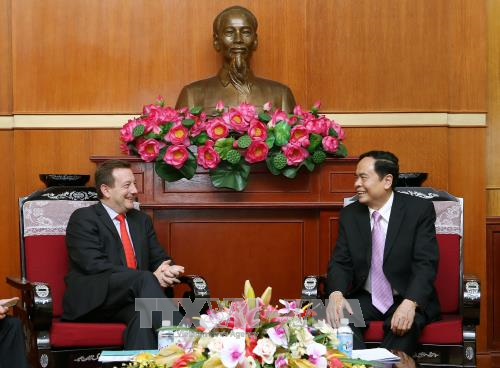 推动越法战略伙伴关系迈上新高度