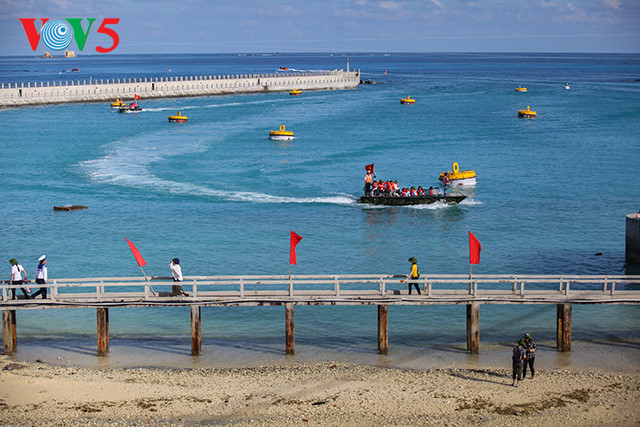 “请到一次长沙”图片展亮相河内市