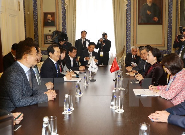 越韩两国国会加强交流合作