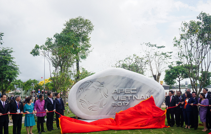 2017年APEC会议：代表们在APEC公园参观游览 兴致勃勃