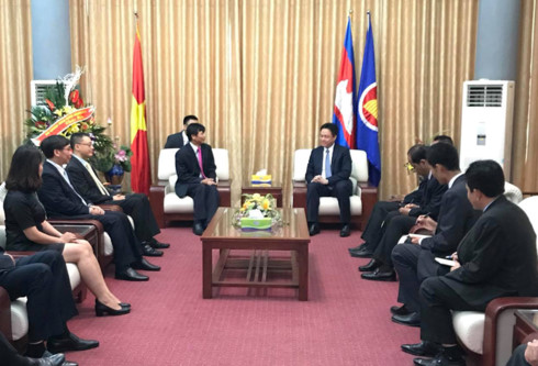 越南外交部庆祝柬埔寨王国国庆64周年