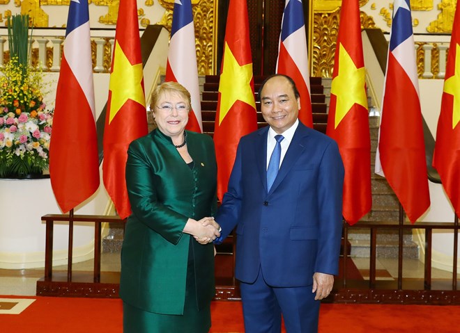 政府总理阮春福会见智利总统米歇尔•巴切莱特•赫里亚