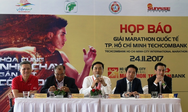 来自44个国家的5000多名运动员参加2017年胡志明市国际马拉松比赛