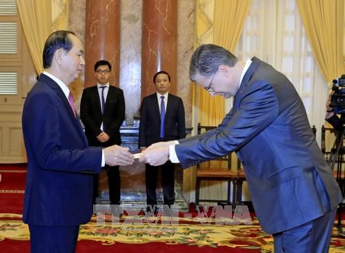 国家主席陈大光会见三国新任驻越大使