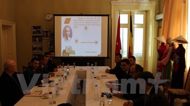 有关胡志明主席的研讨会和图片展在罗马尼亚举行