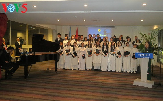 纪念UNESCO向胡志明主席授予“越南民族解放英雄和杰出文化名人”称号30周年