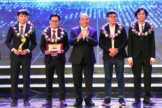 阮春福总理出席2017年越南人才奖颁奖仪式