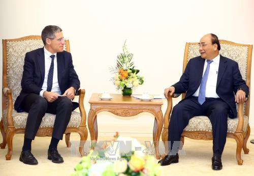 阮春福总理会见法国和澳大利亚集团领导