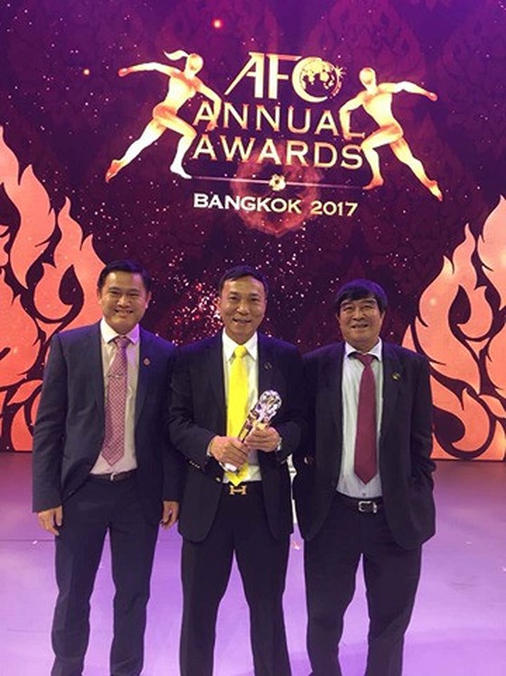 越南足协荣获亚足联颁发的年度最佳足协发展奖