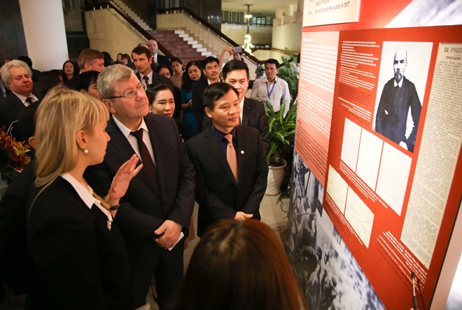 “俄罗斯十月革命对越南革命的影响”展览在河内开展