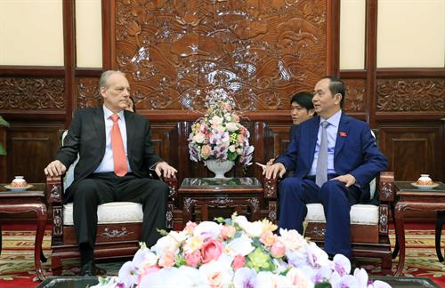 国家主席陈大光会见前来辞行拜会的乌拉圭驻越大使