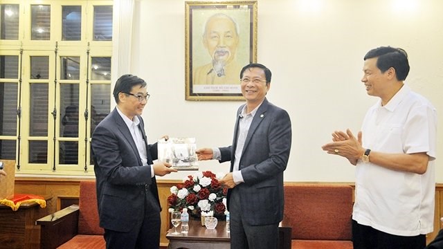 广宁省领导一向支持外国投资商前来投资兴业