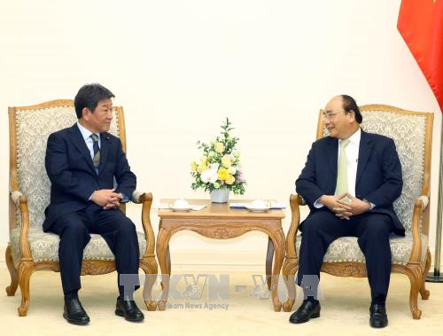 政府总理阮春福会见日本经济产业大臣茂木敏充