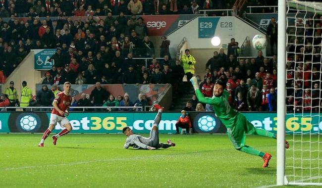 联赛杯-93分钟遭绝杀 伊布进球曼联负英冠队出局