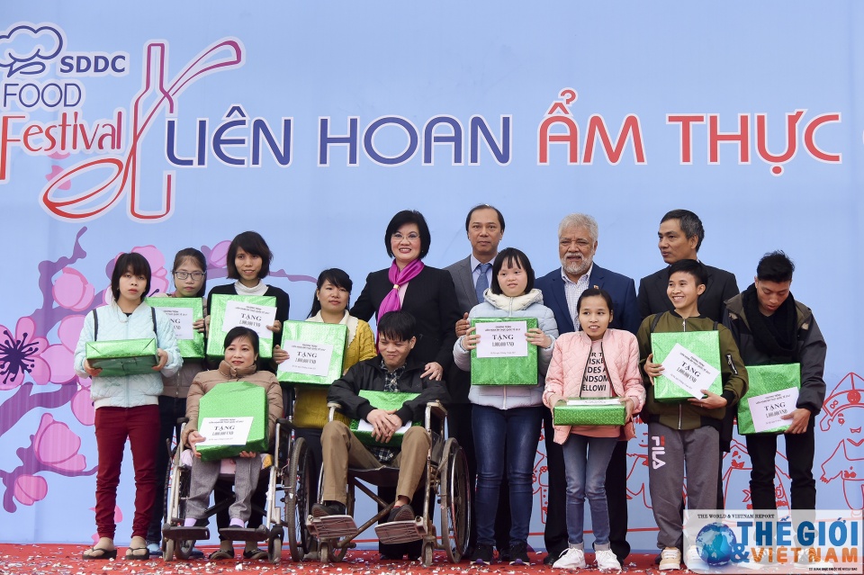 2017年第五届美食节向国际友人推介越南形象