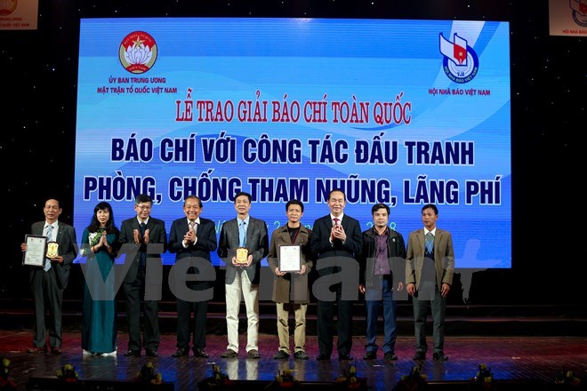 反腐败反浪费是全党、全民和全军的一项长期而紧迫的重要任务