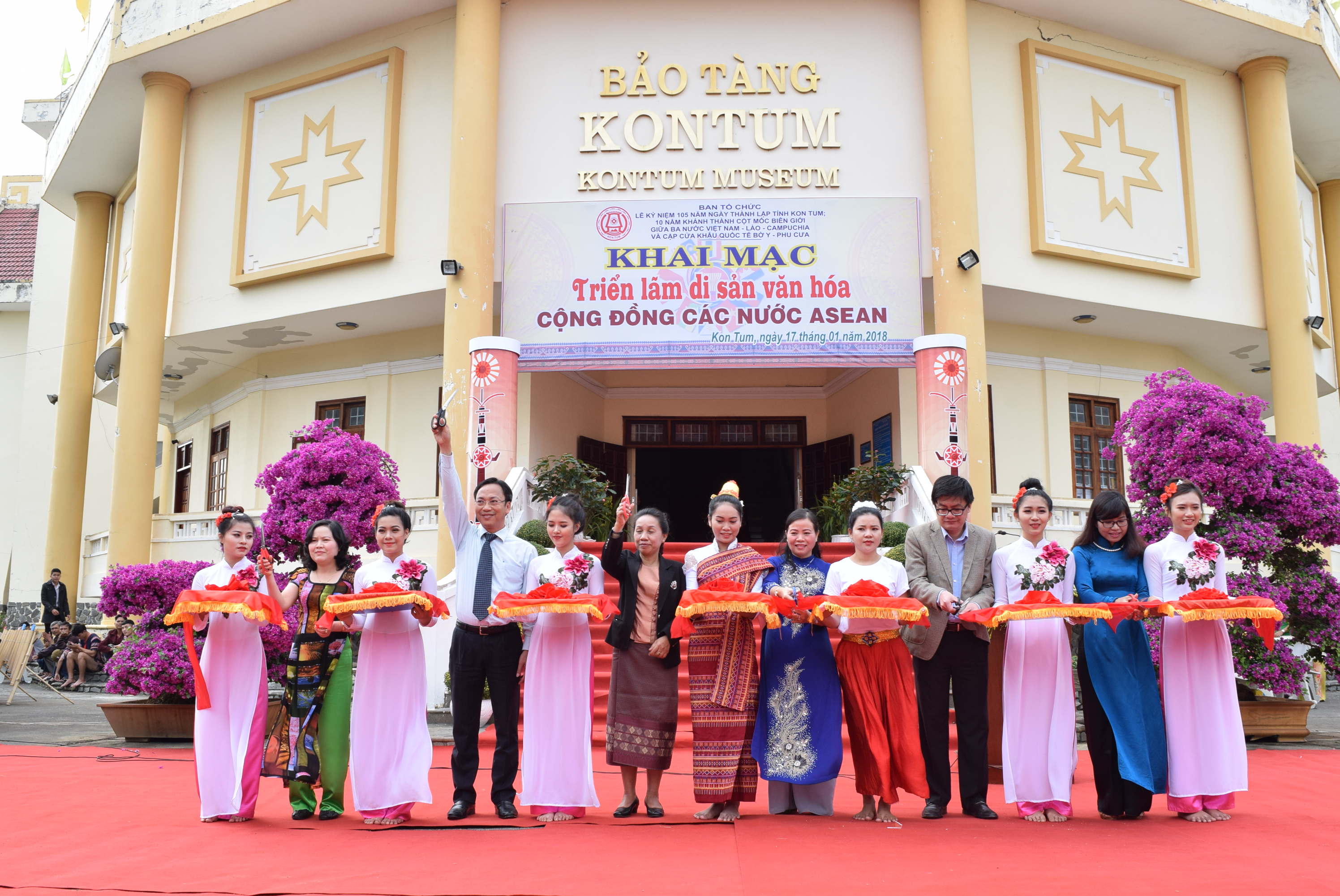 东盟成员国文化遗产展亮相昆嵩省