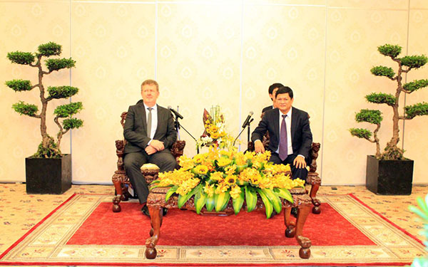 胡志明市与法国促进反腐合作