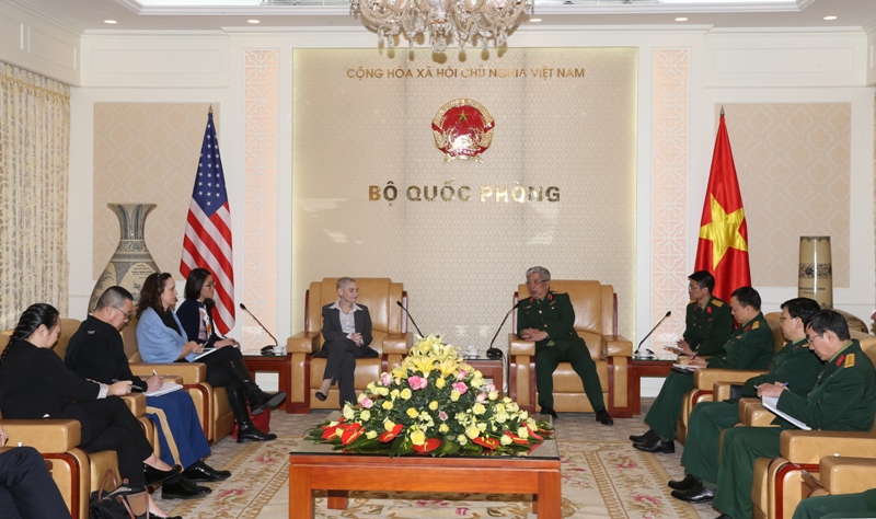国防部副部长阮志咏会见越美政治国防安全对话代表团