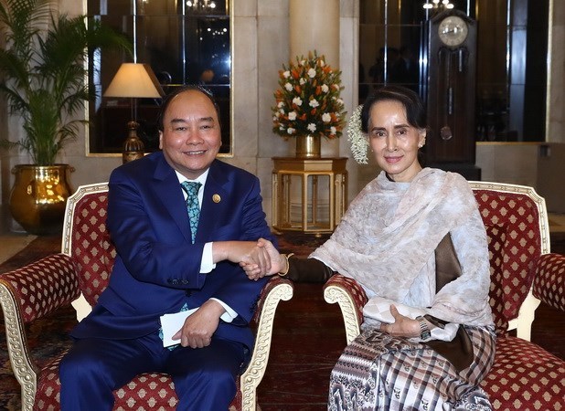 阮春福总理分别会见新加坡、泰国和缅甸领导人