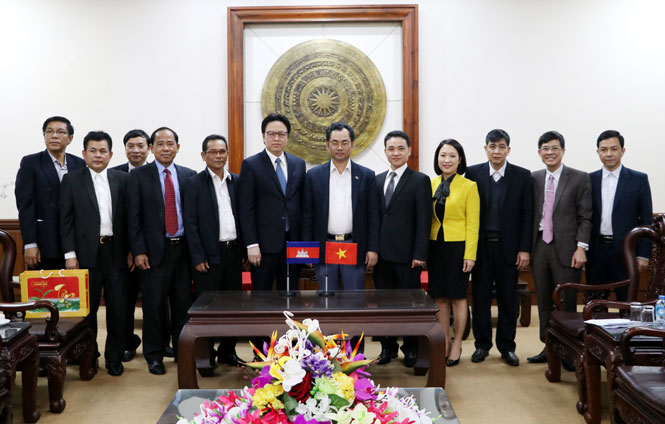 加强越南和柬埔寨教育合作