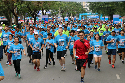 8000名运动员参加2018胡志明市马拉松赛