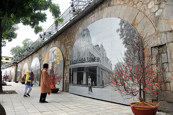 冯兴壁画街上的河内记忆