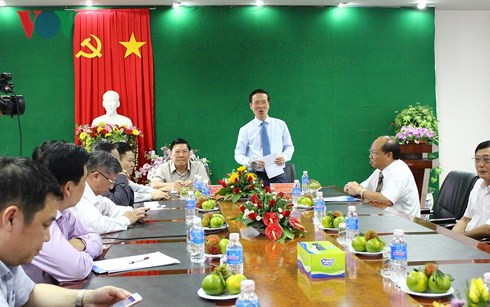 越共中央宣教部部长武文赏在隆安省考察调研