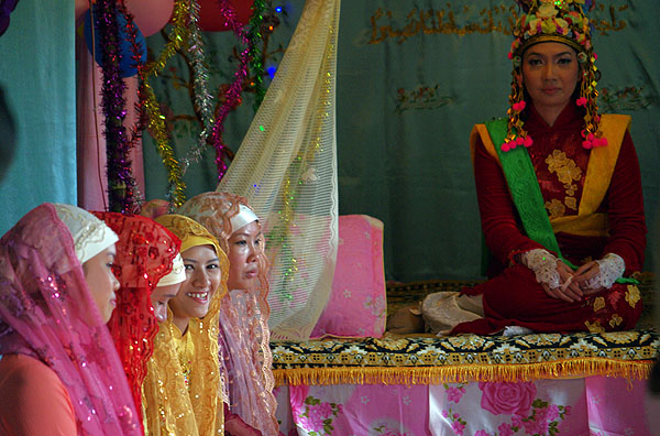 安江省占族人特产