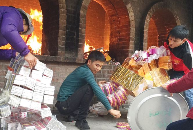 建议取消在佛教祭拜地烧纸钱和纸扎祭品的习俗