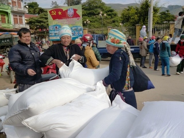 越南政府发放春节救济大米