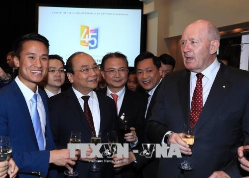 政府总理阮春福和澳大利亚总督科斯格罗夫出席庆祝越澳建交45周年招待会