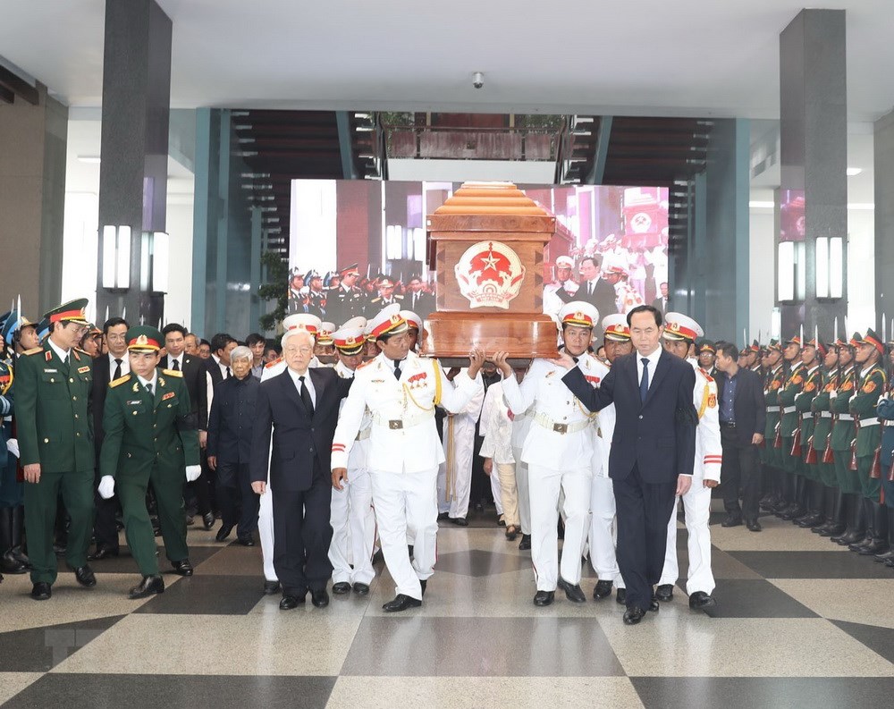 将原政府总理潘文凯送到安息之地
