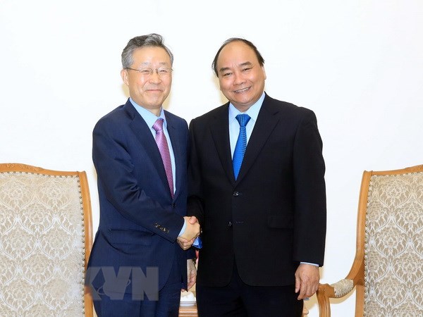政府总理阮春福会见韩国政府政策协调办公室前部长尹大熙