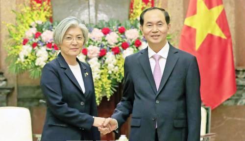 越南国家主席陈大光会见韩国外长康京和