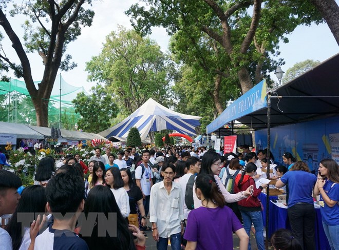 5000多名学生参加胡志明市法语日活动