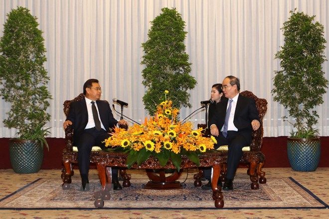 不断巩固和培育越老特殊友好关系