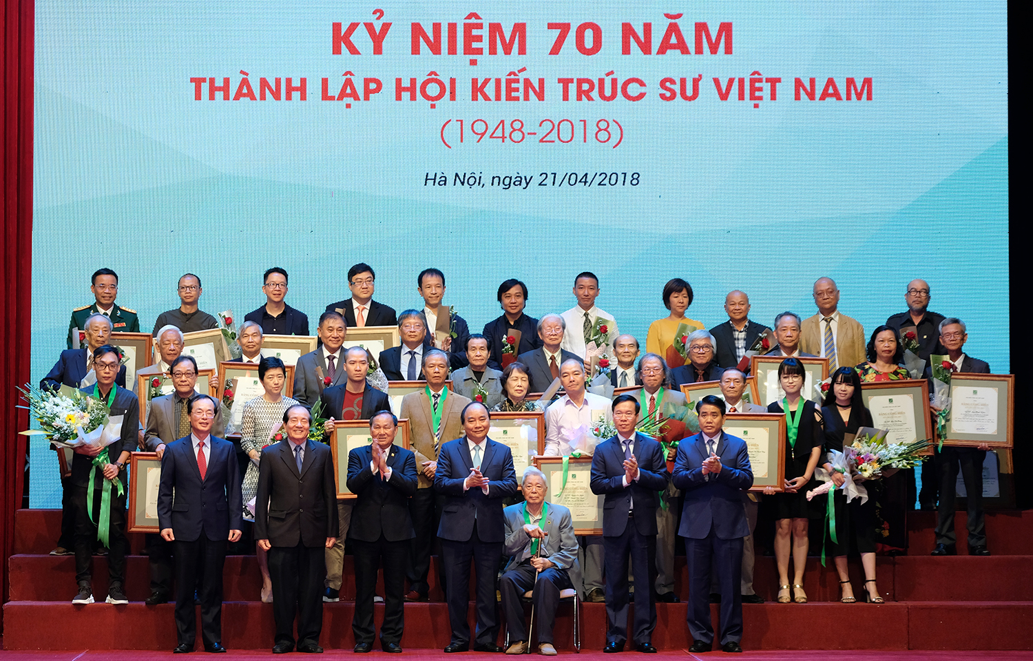 阮春福总理出席越南建筑师协会成立70周年纪念会