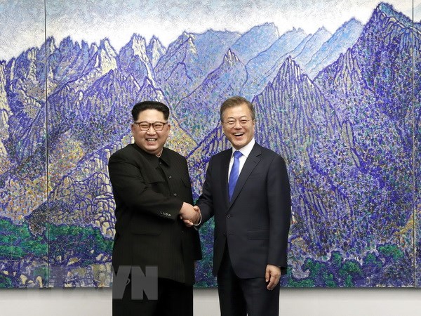 韩朝首脑在板门店举行会晤