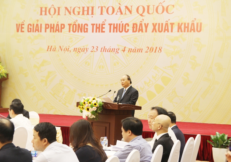 阮春福总理：在推动出口工作中要改变战略思维并抓紧行动