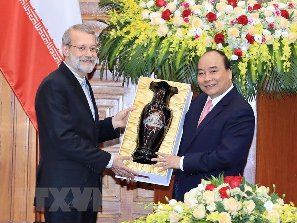 越南政府总理阮春福会见伊朗伊斯兰共和国议会议长阿里•拉里贾尼