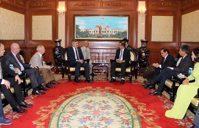 胡志明市加强与罗马尼亚的友好合作