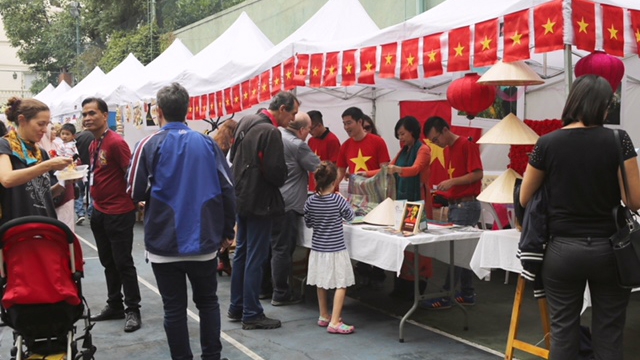 越南驻阿根廷大使馆参加国际慈善义卖活动