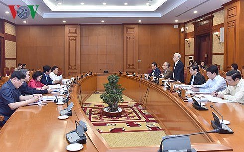 越共中央政治局对提交十二届七中全会审议的提案提出意见